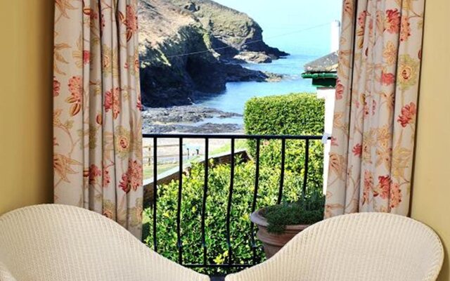Port Gaverne Hotel