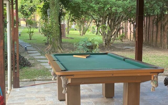 Village Colonial Hotel
