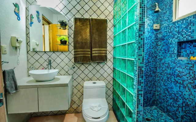 Dream Location! 2BR Near Beach+clubs!! Sleeps 6!!