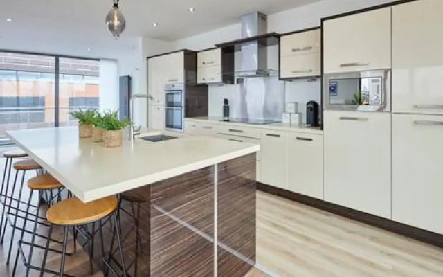Host Stay The Knight Street Penthouse I