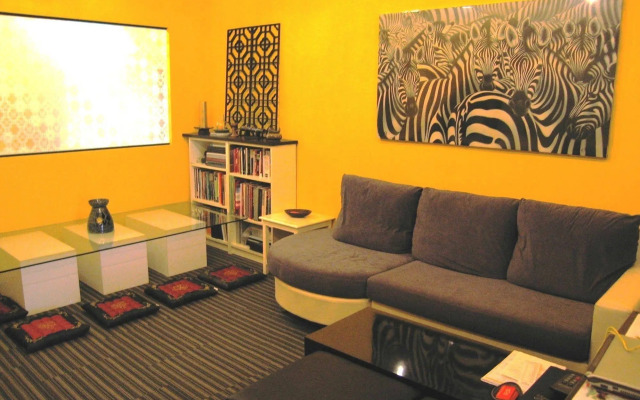Moni Gallery Hostel