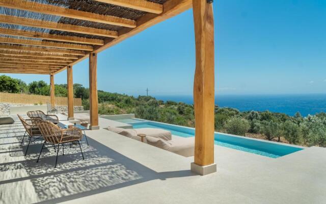 SUOLO di GIOIA Villa with magnificent sea view and infinity pool 18*4m