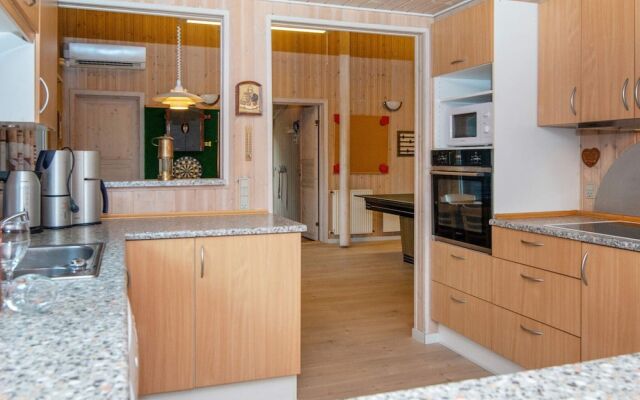 10 Person Holiday Home in Oksbol
