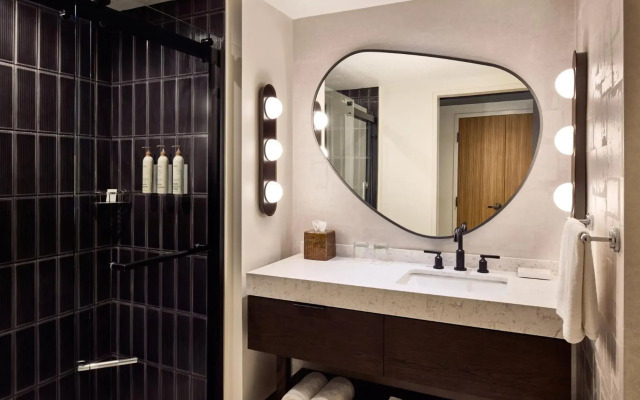 Renaissance® Phoenix Glendale Hotel & Conference Center