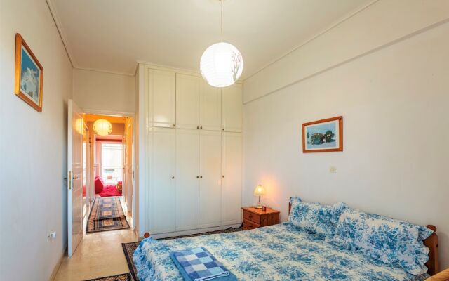 Bright Comfy Flat near Beach & City Center