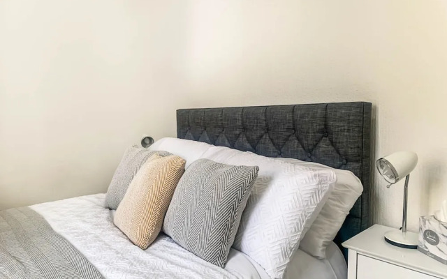 The Rosebery Retreat By The Castle 1-bed Apartment