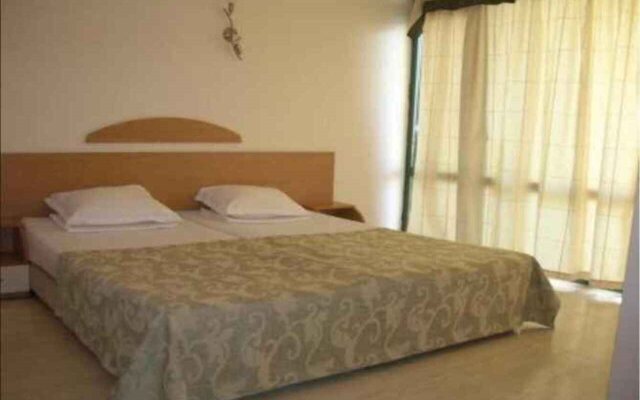 Hotel Amfibia Beach