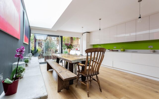St Margaret's Road By Onefinestay
