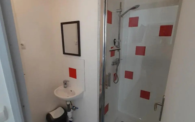 Studios face à la gare