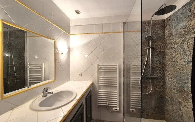 Single Storey Holiday Home With Swimming Pool