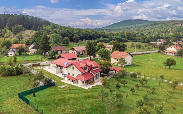 Stunning Home in Gospic With Sauna, Wifi and 6 Bedrooms