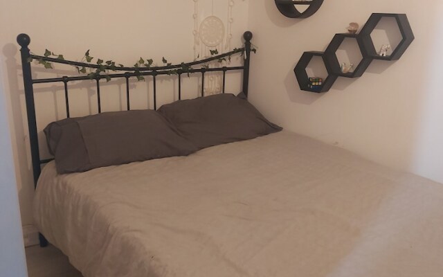 Charming 2-bed Apartment in Eastleigh