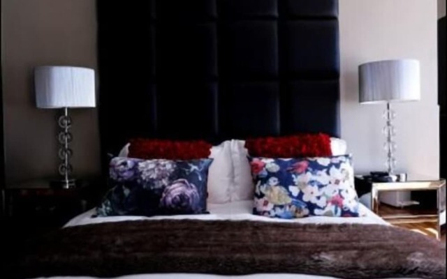 The Hedge Guesthouse