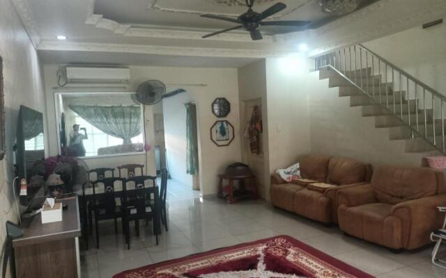 Homestay Manjung Taman Emas
