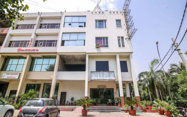 Hotel D.D.R Residency