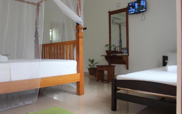 Airport Green Hotel