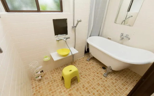 South Window Onna-son