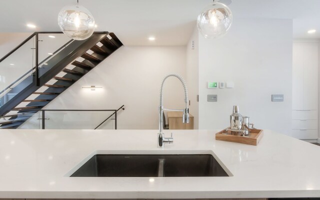 New Luxury Townhome 27