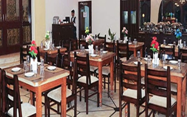 Goroomgo Krishna Palace Charbagh Lucknow