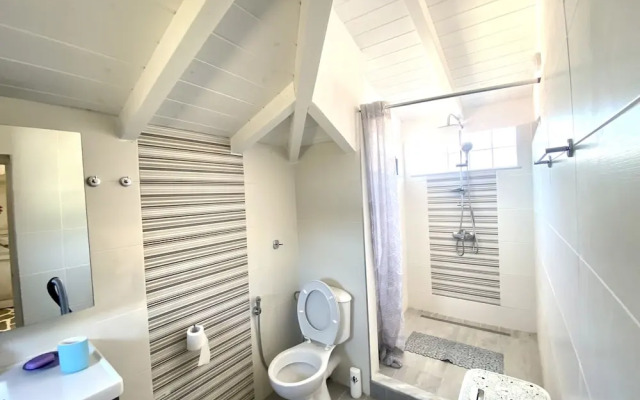 Sybota Seaside Retreat - Chique Marina Loft