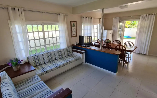 Ampla casa com 5 quartos e vista para o mar