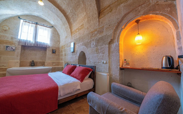 Kapalos Cave Hotel