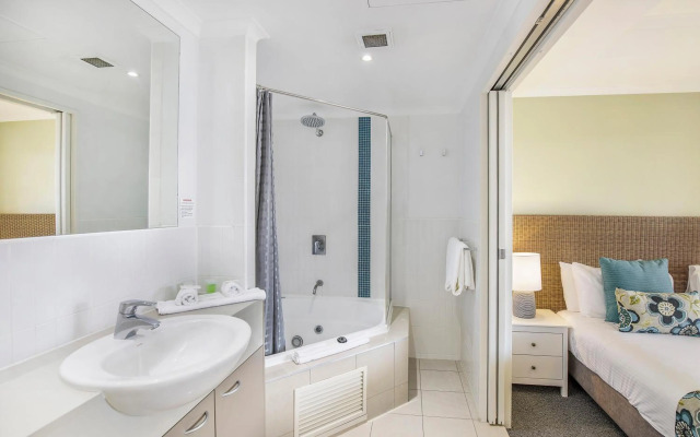 BASE Holidays - Ettalong Beach Premium Apartments