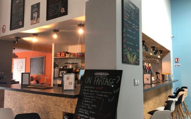 Share And Cheers Hostel