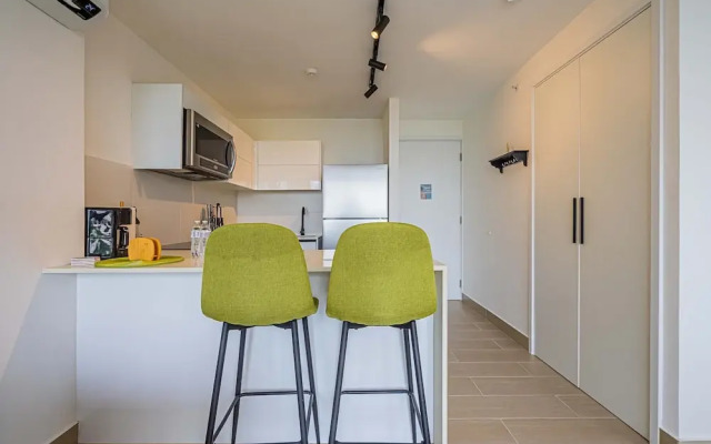 w Beautiful 1BR w Perfect Balcony View