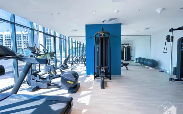 Tranquil 1BR Escape With Pool View in Meydan