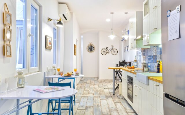 Lanterna Rooms