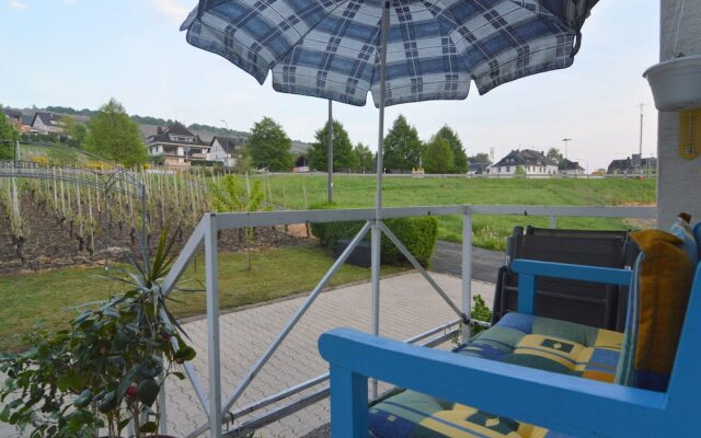 Cozy Apartment in Neumagen-Dhron near Lake Mosel with Garden