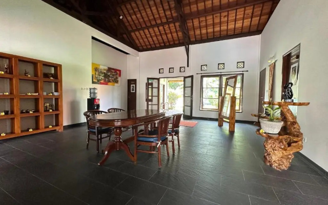 Bale Solah Lombok Holiday Resort