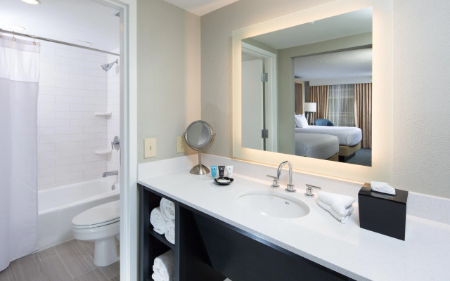 Crowne Plaza Melbourne - Oceanfront by IHG