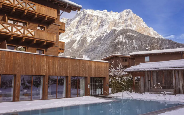 Spacious Apartment With Shared Pool