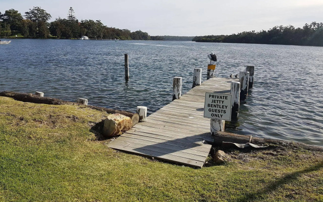 Bentley Waterfront Motel & Cottages