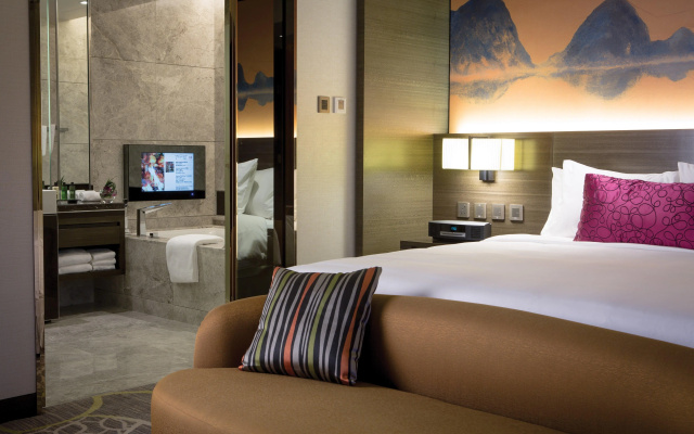 The Royal Garden Kowloon East – Guest Rooms – Hong Kong