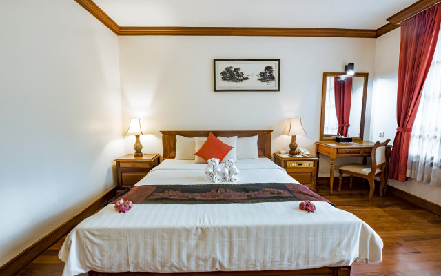 The Suite By Royal Crown Hotel