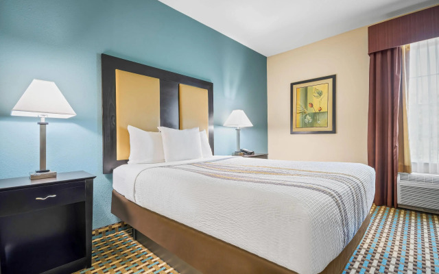 La Quinta Inn & Suites by Wyndham Stonington-Mystic Area