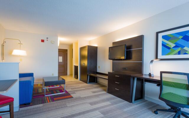 Holiday Inn Express And Suites Reading, an IHG Hotel