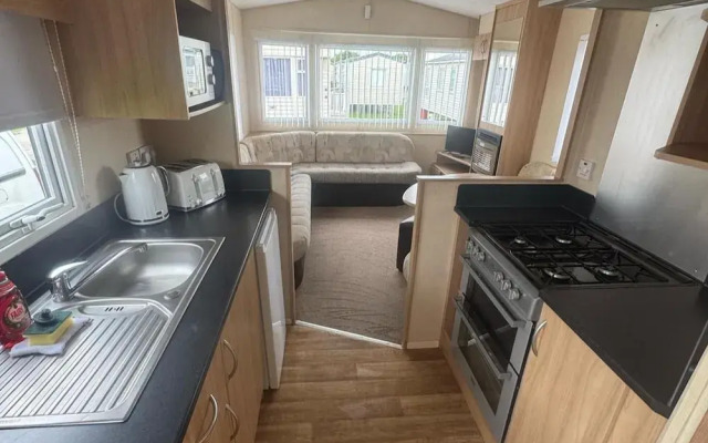 3 Bed Caravan - Sleeps 8 - Pets - Parking