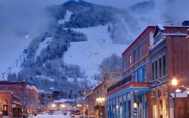 Premier 2 Bedroom Downtown Aspen Condo Just 100 Yards From the Gondola, High End Shopping, Dining and Entertainment