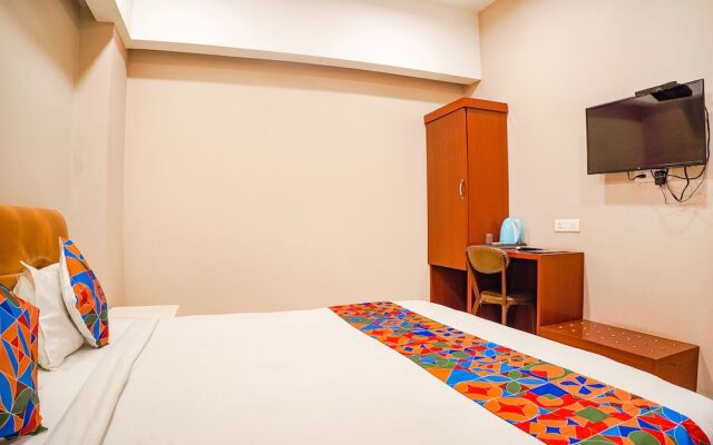 Fabhotel Divine Casa