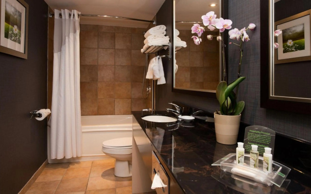 Holiday Inn Hotel & Suites Mississauga by IHG