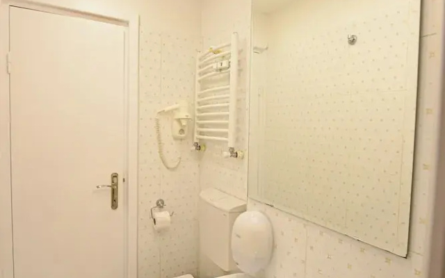 Libra Apartment - Two Bedrooms - 5 Guests - Next To Cismigiu Gardens