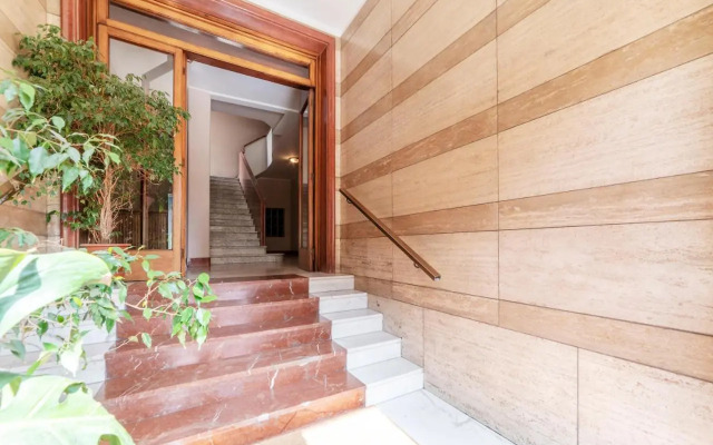 Roomy and Bright Apartment with Terrace