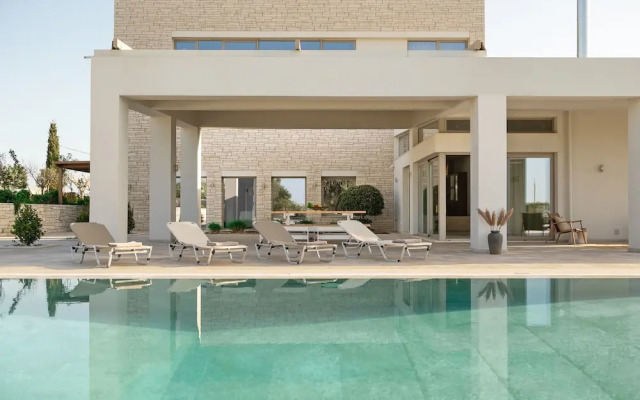 Luxurious Retreat Villa in Heraklion Crete