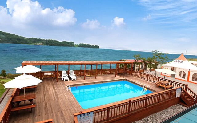 Ganghwadole Grandbleu Pension