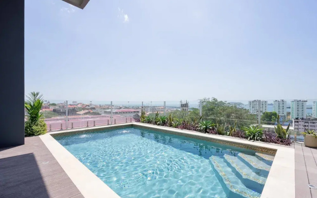 w Comfy 1BR w Perfect Balcony in Casco View