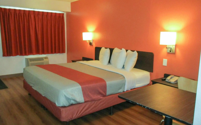 Motel 6 Memphis, TN - Downtown